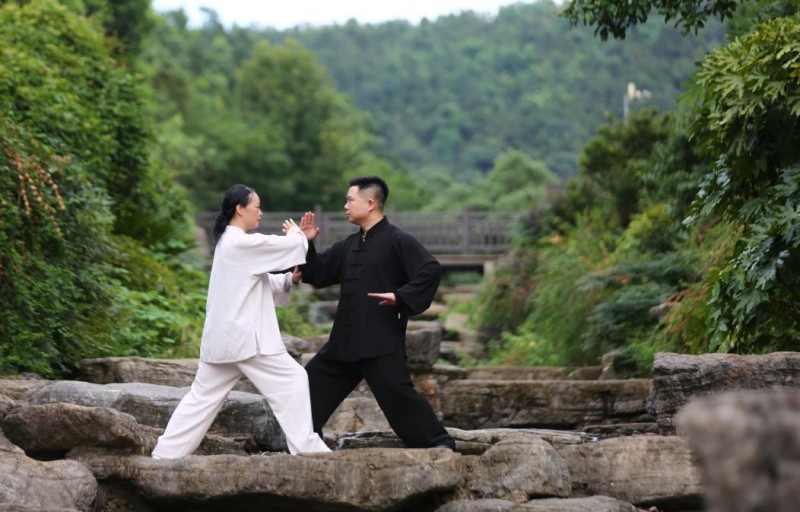 传承道门八段锦精华 东望文化云澈行耕不辍(图1) 传承道门八段锦精华 东望文化云澈行耕不辍(图1)