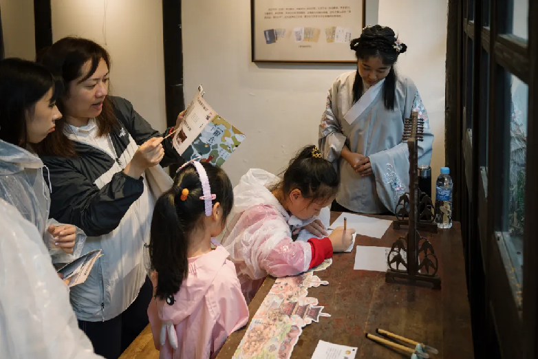 戏说松江“天下粮仓”,探寻仓城历史风貌 ——沉浸式实景活动圆满举行(图7) 戏说松江“天下粮仓”,探寻仓城历史风貌 ——沉浸式实景活动圆满举行(图7)