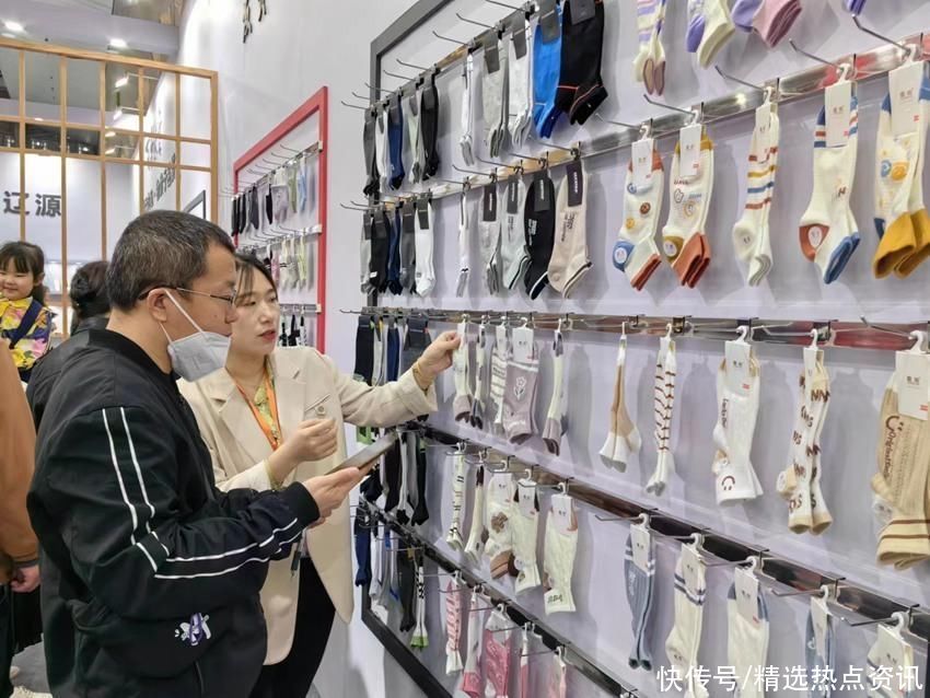 年生产能力35亿双!辽源“袜业金名片”越擦越亮 年生产能力35亿双!辽源“袜业金名片”越擦越亮(图2)