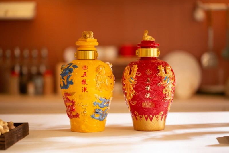 中秋礼遇指南！为什么今年大家都在送五粮液九龙坛·凤坛？(图2)